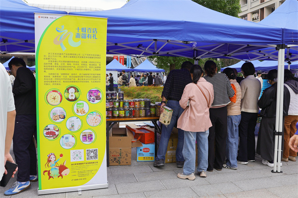 美食相聚凝后勤匠心，文化賦能促服務(wù)提升——第四屆校園美食文化節(jié)暨第八屆后勤文化建設(shè)月現(xiàn)場(chǎng)活動(dòng)舉行